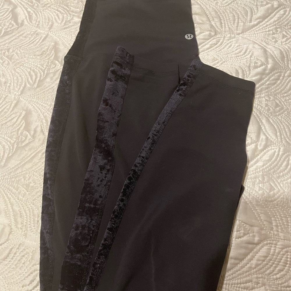 Lululemon Black Velvet Trim Align Legging